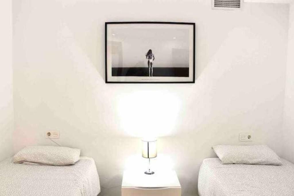 Large Modern Beach Front Apartment, Rooftop Pool!! Marbella Exteriér fotografie